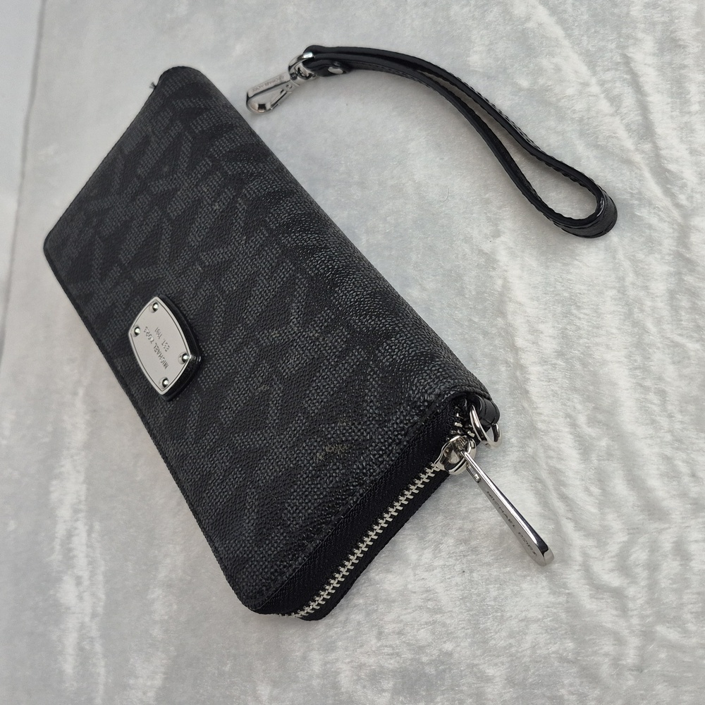 Jet Set Travel Large Signature Logo Continental Wallet - Picture 7 of 13